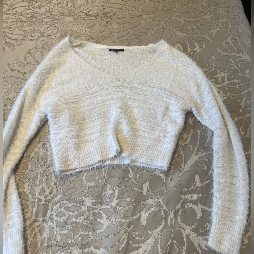 Kendall and Kylie cute off the shoulder sweater top worn a couple times.